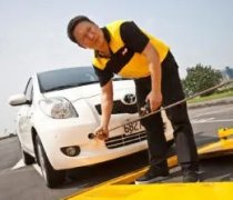 紧急救援，高速公路拖车